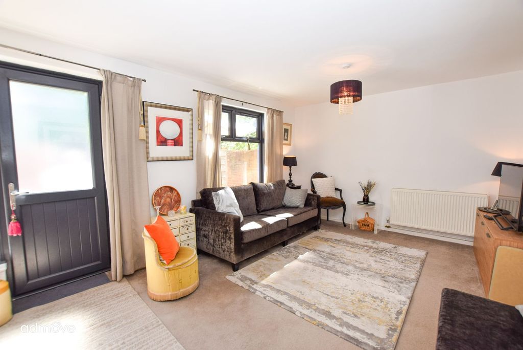 Property photo 2 of 25