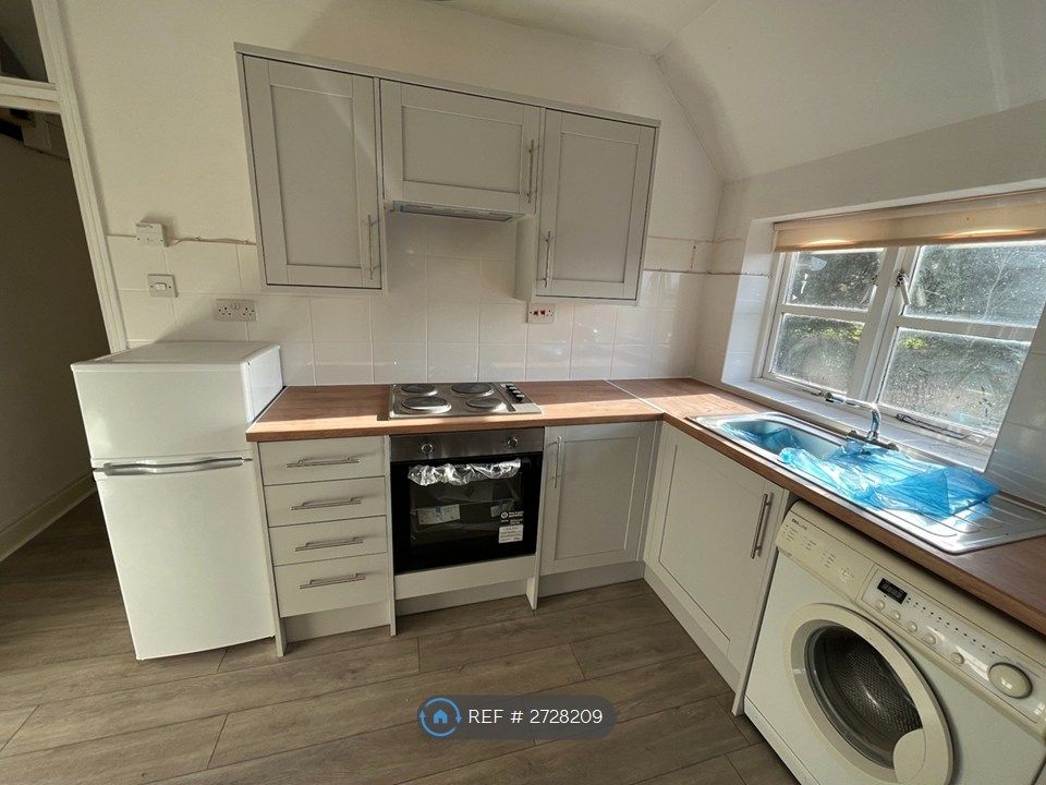 Property photo 3 of 10 Kitchen