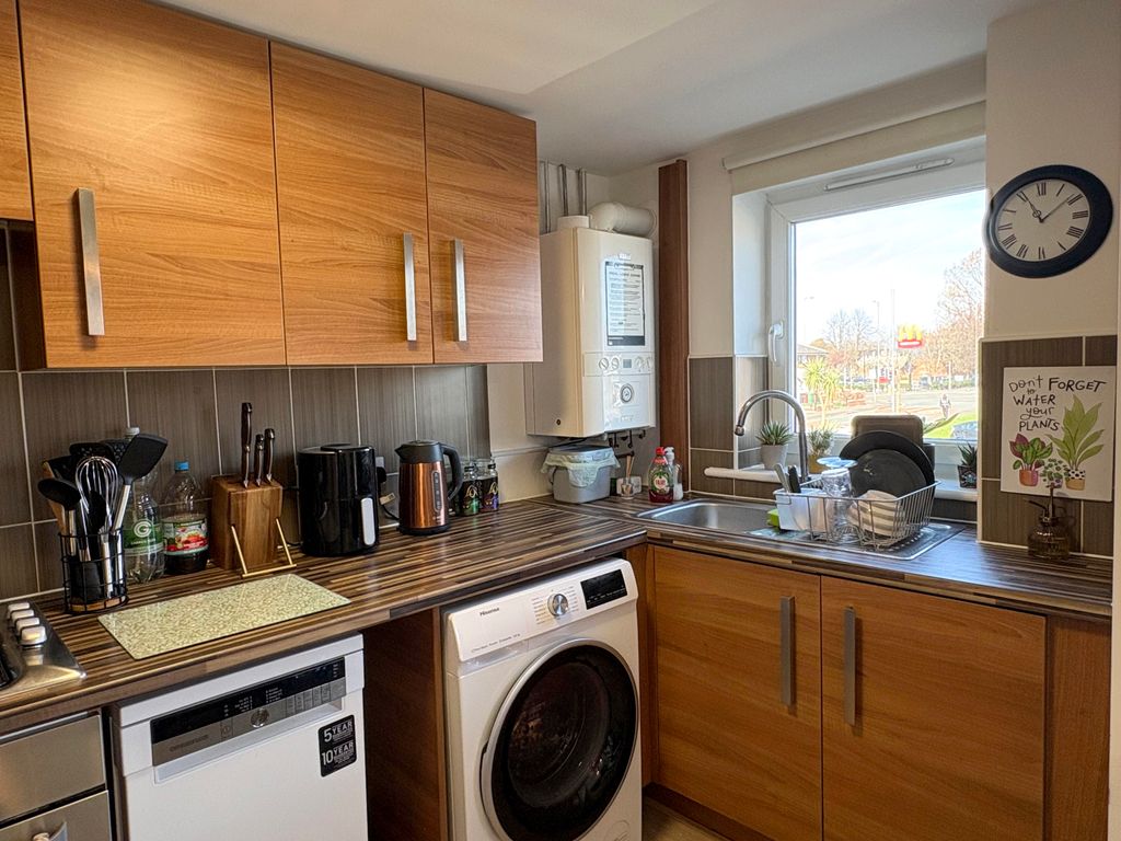 Property photo 2 of 6 Kitchen