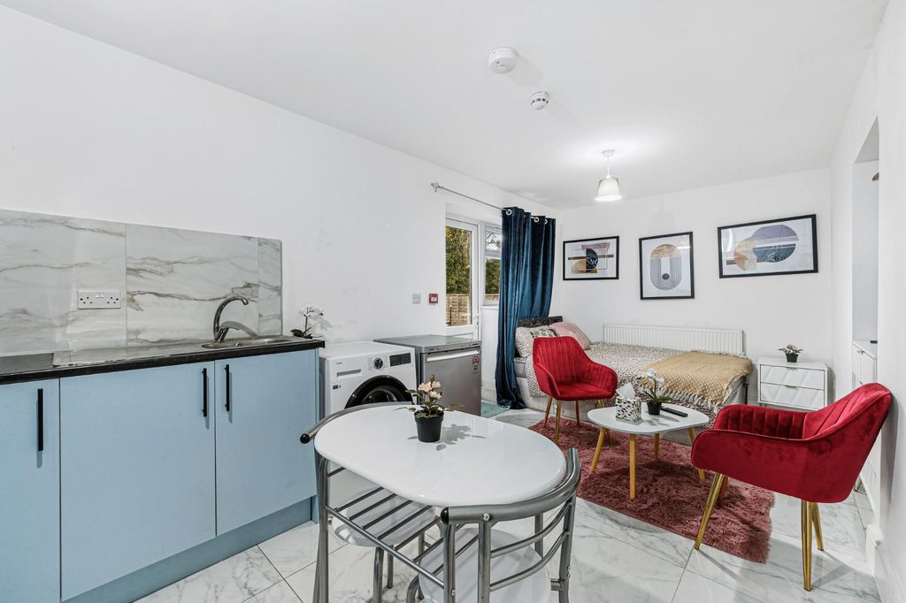 Property photo 2 of 5