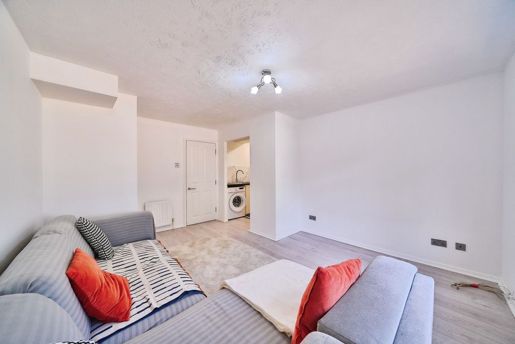 Property photo 3 of 18 Pbox-Img.Jpg