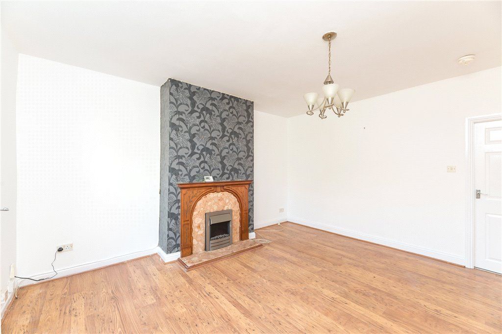 Property photo 3 of 21 Living Room