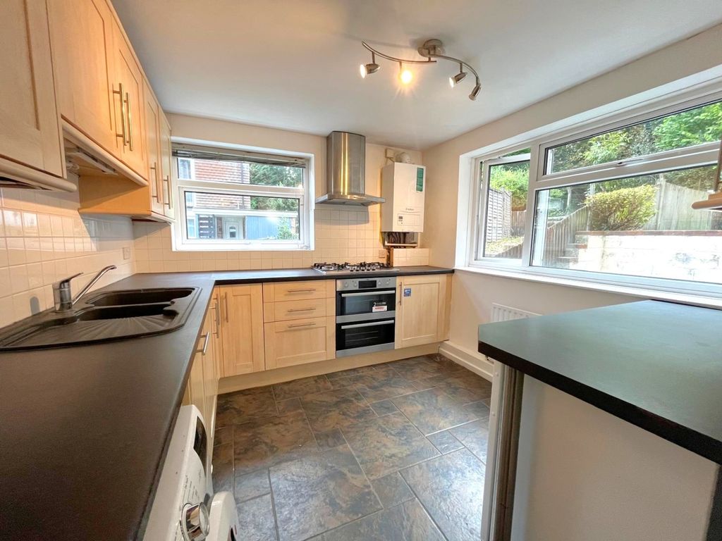 Property photo 2 of 9 Kitchen