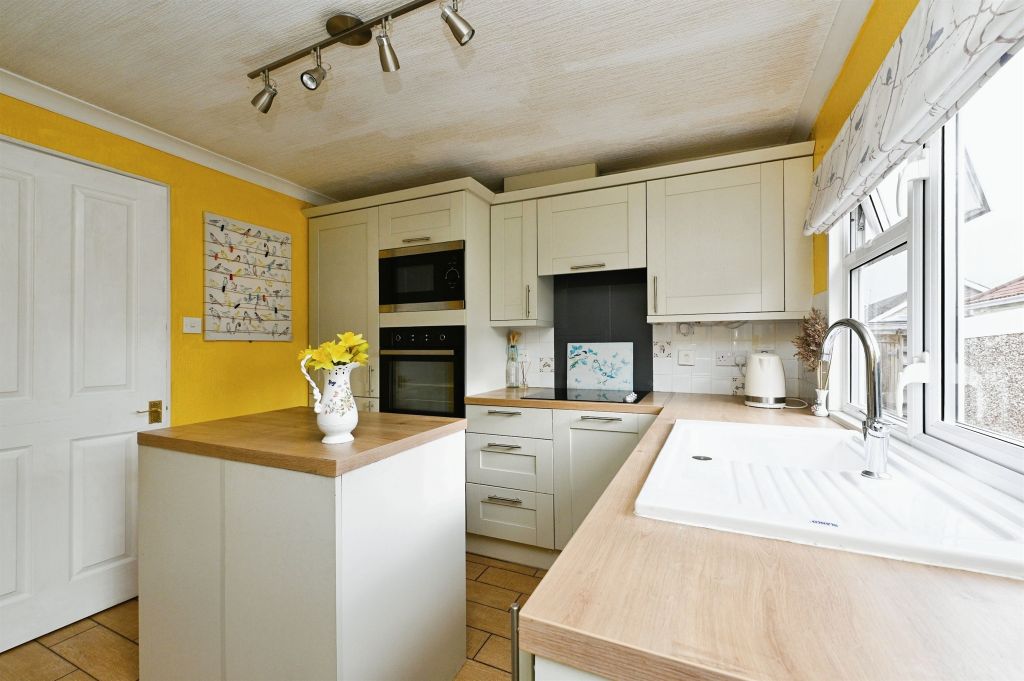 Property photo 3 of 17