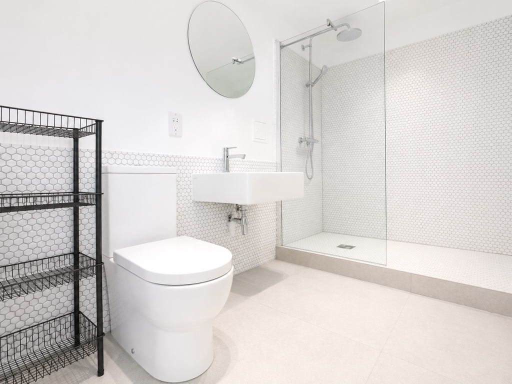 Property photo 3 of 9 Bathroom