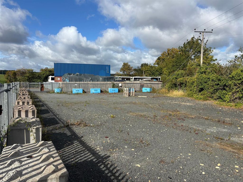 Property photo 1 of 9 Yardspace1 (1).Jpg