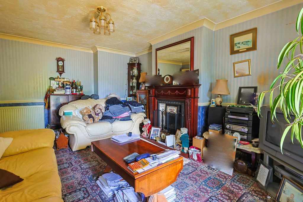 Property photo 2 of 12
