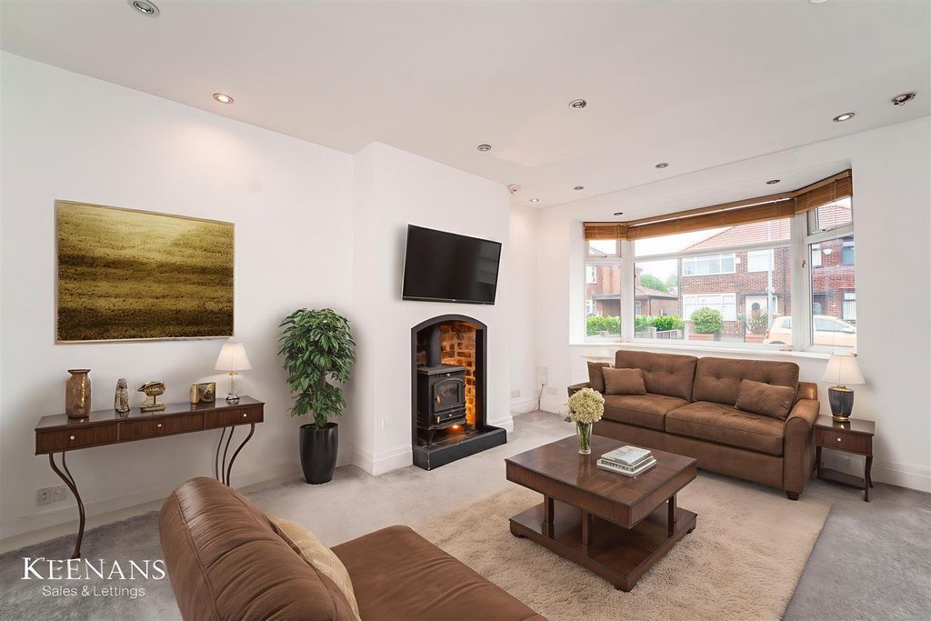 Property photo 1 of 31 Dsc03965 - Living Room - Standard - 0.Jpg