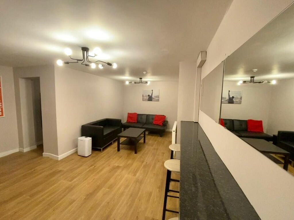 Property photo 2 of 12 A Spacious And Inviting Modern Living Room, Perfec...