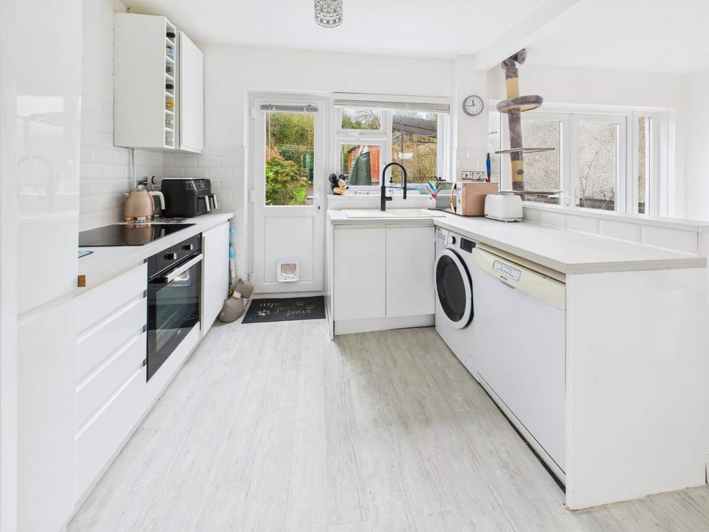Property photo 3 of 23 Kitchen