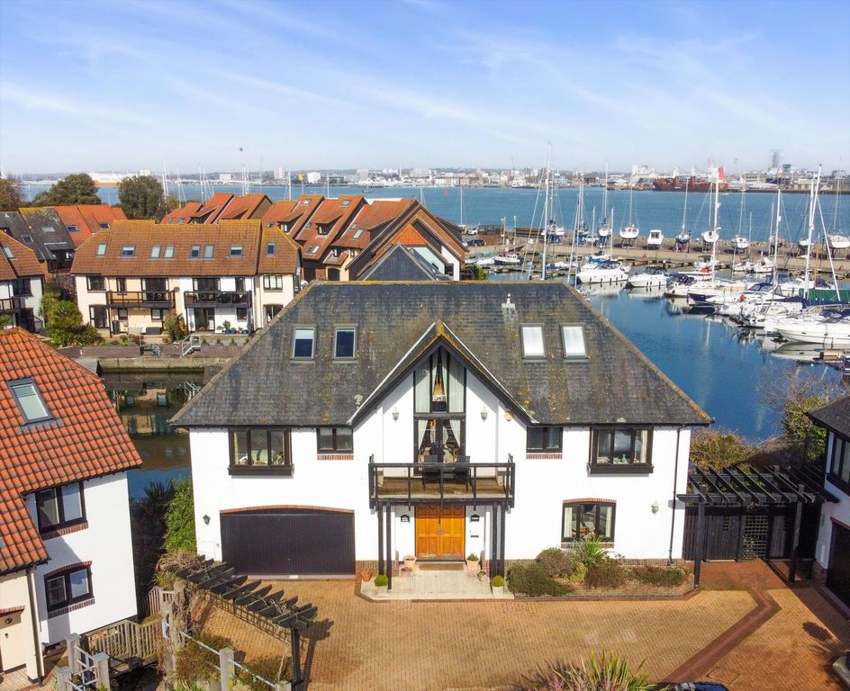 Property photo 1 of 19 Image