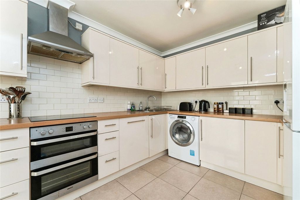 Property photo 3 of 34 Picture No. 15