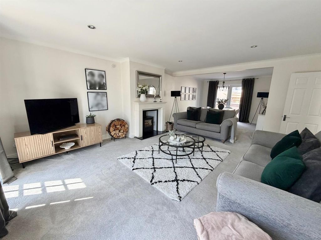Property photo 2 of 41 Sitting Room
