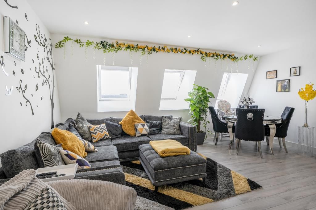 Property photo 3 of 20 Living Room