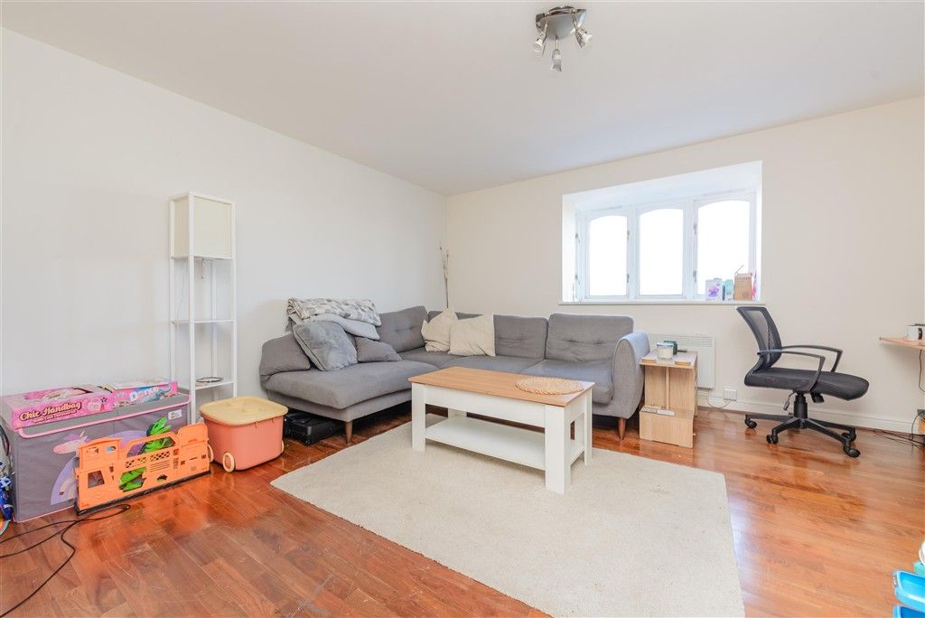 Property photo 1 of 3 Lounge