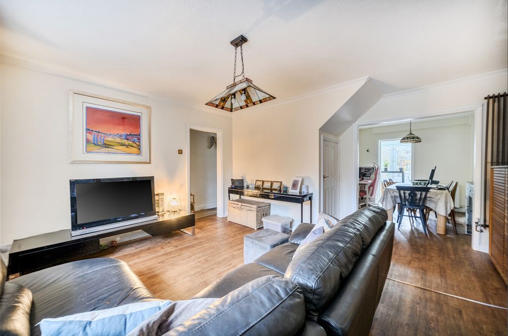 Property photo 3 of 18 Living Room