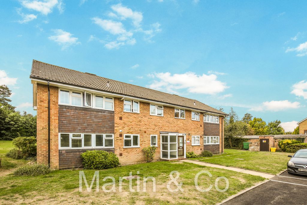 Property photo 1 of 18 1771661631 - 13 Hurst View Grange, Pampisford Road