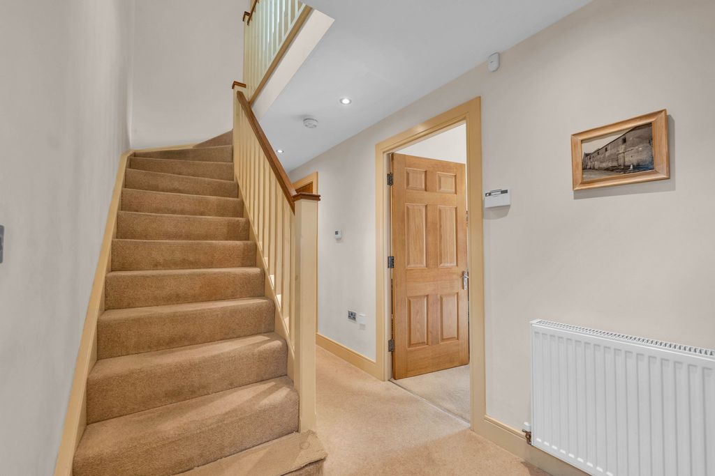 Property photo 3 of 37