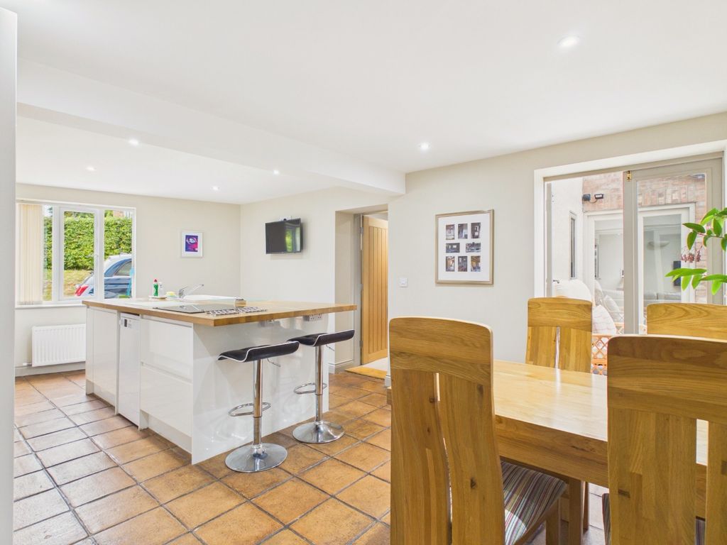 Property photo 2 of 29 5516695