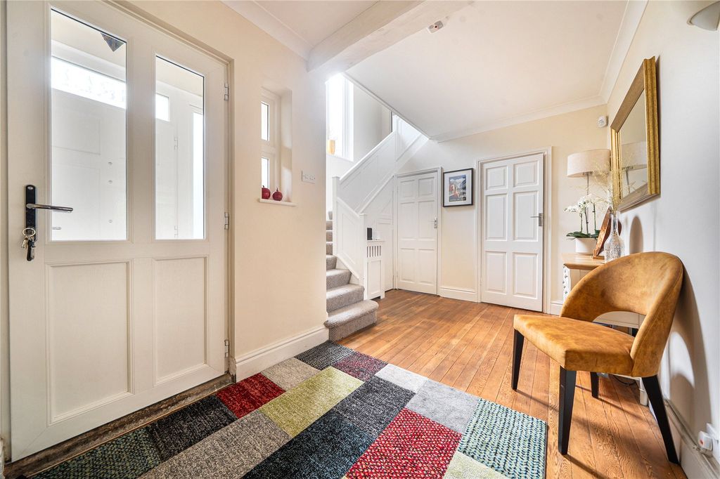 Property photo 2 of 26 Entrance Hall