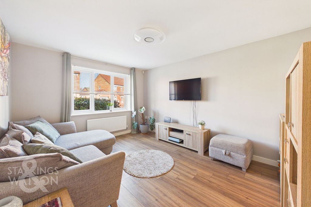 Property photo 2 of 27