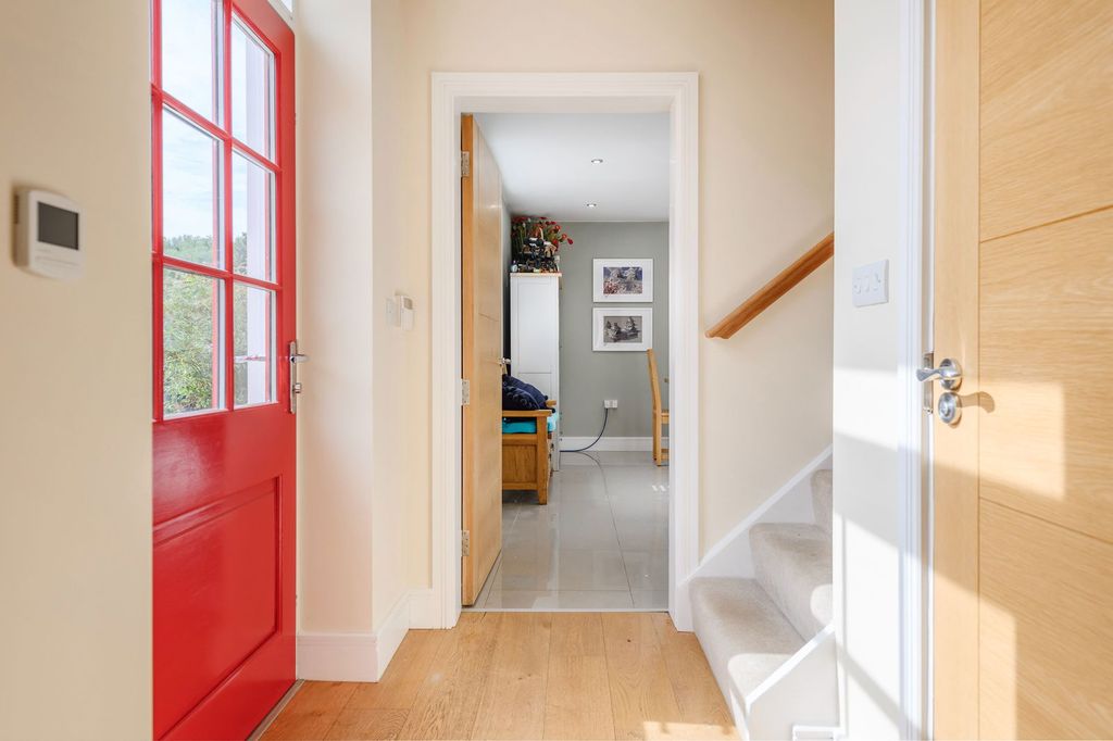 Property photo 2 of 31