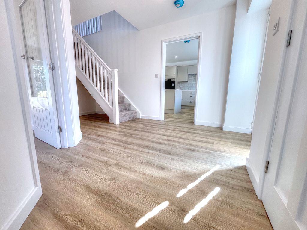 Property photo 2 of 17 Entrance Hallway