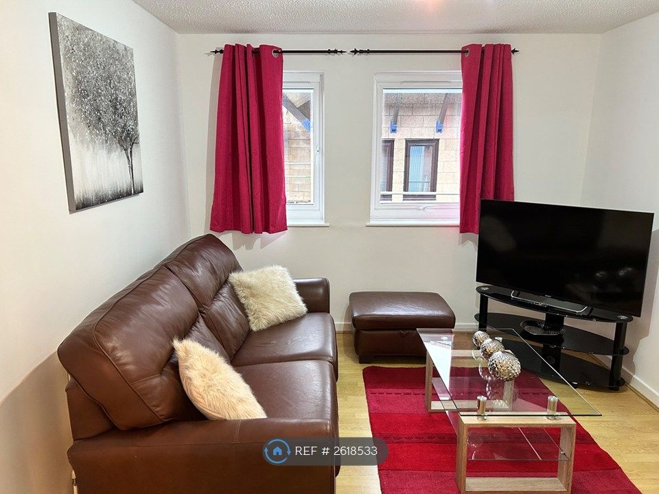 Property photo 1 of 17 Lounge