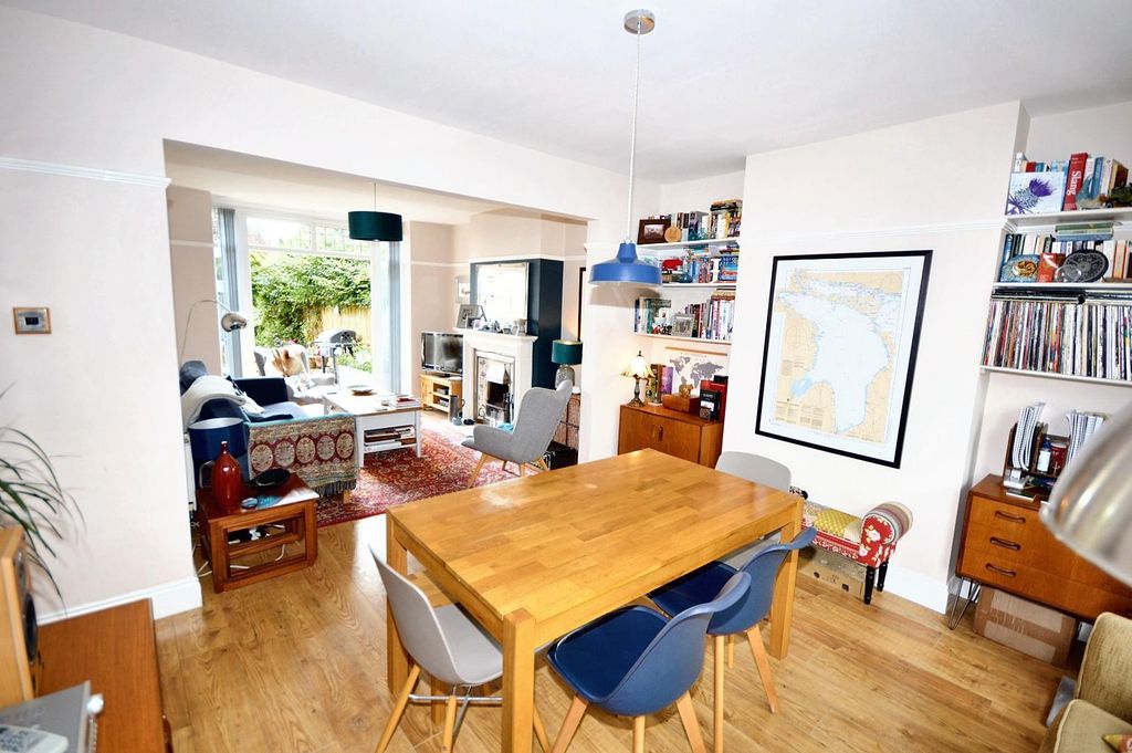 Property photo 3 of 25 Lounge/Diner