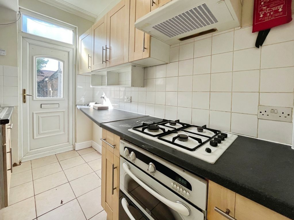 Property photo 3 of 9 Kitchen