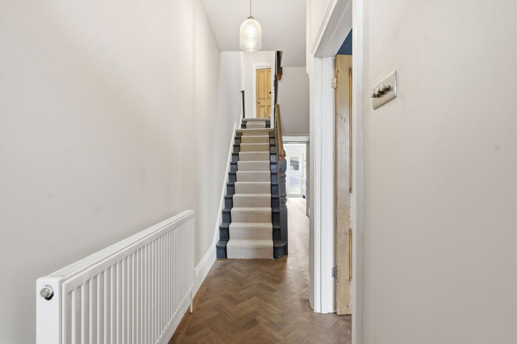 Property photo 2 of 33