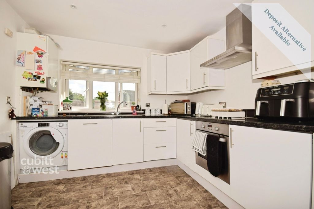Property photo 2 of 10 Kitchen