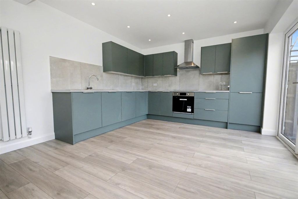 Property photo 2 of 13 Img_7996.Jpg