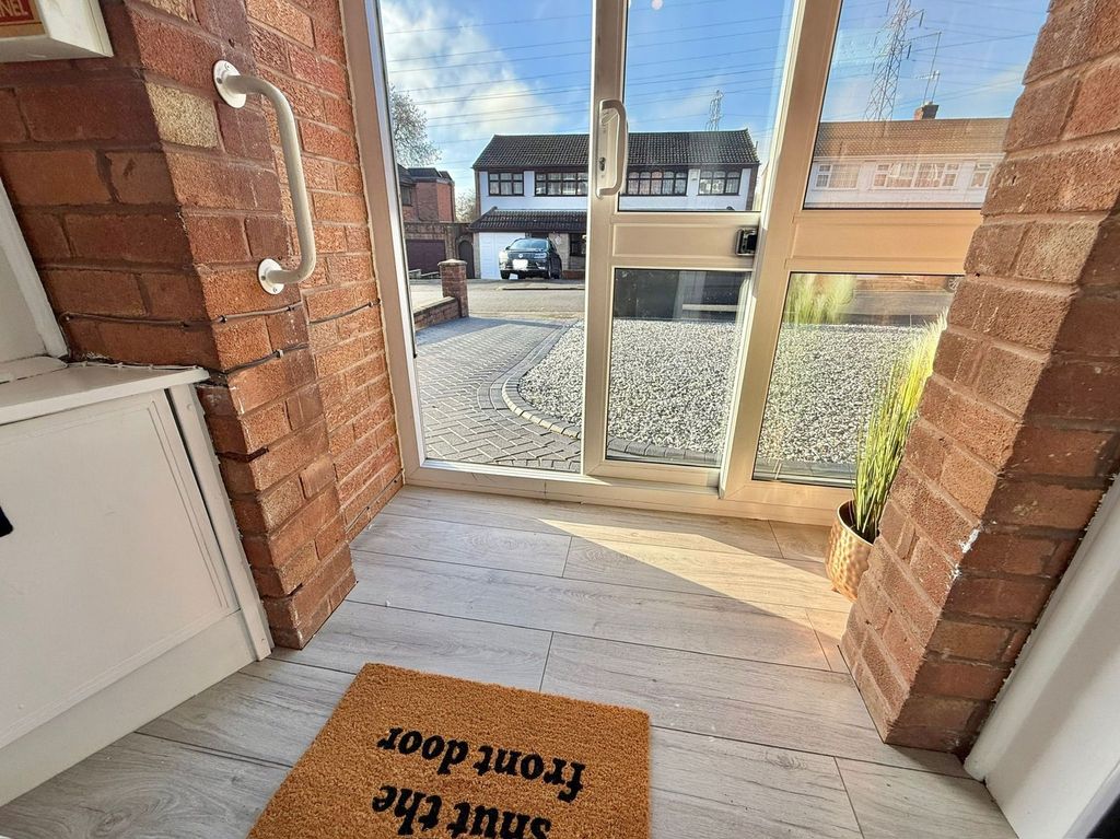 Property photo 2 of 27