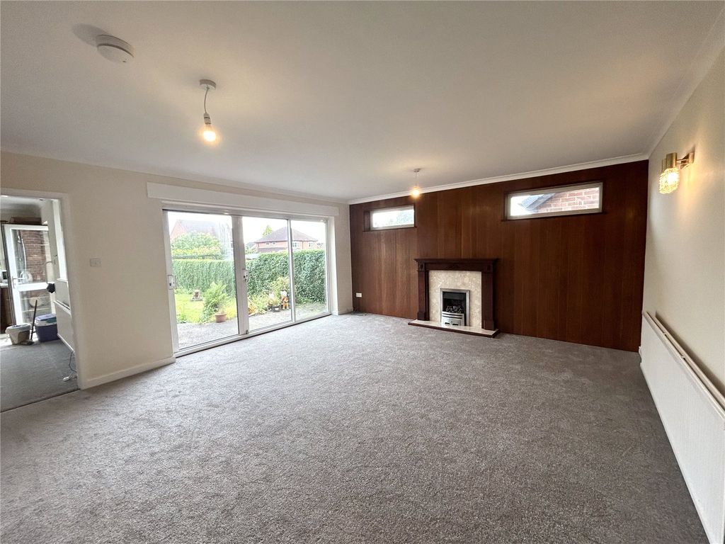 Property photo 2 of 20 Lounge