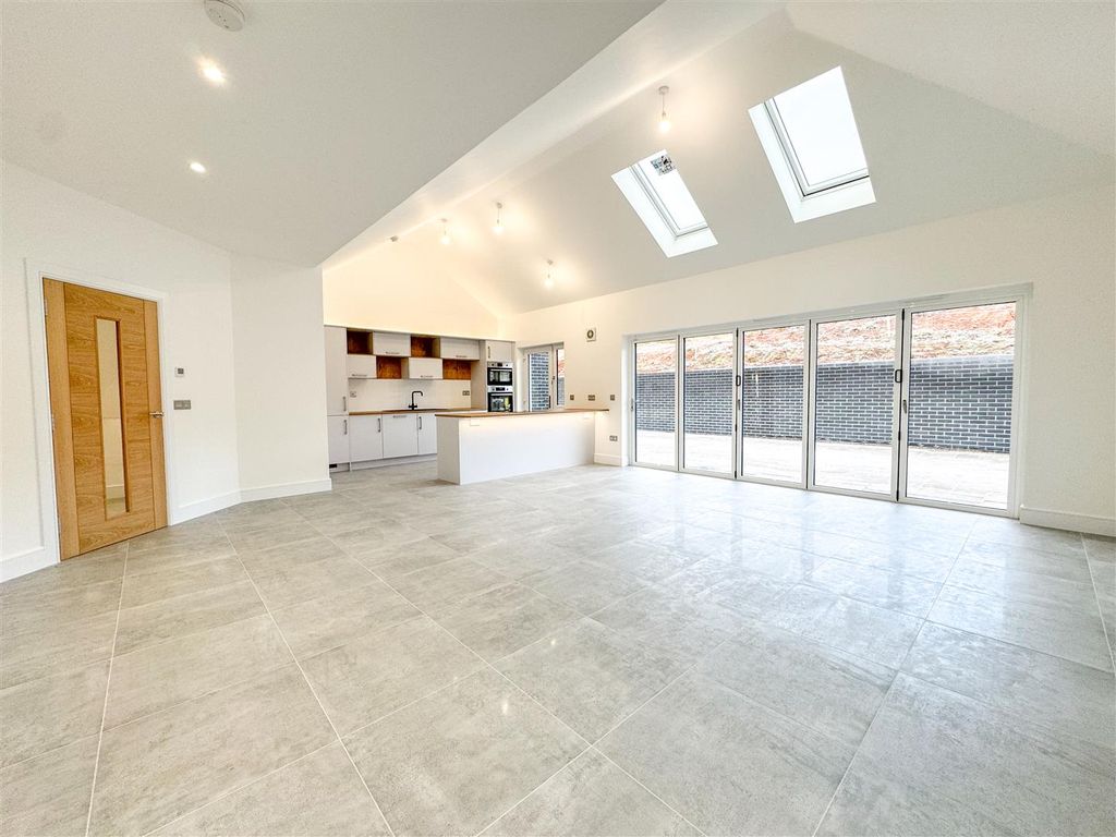 Property photo 3 of 28 Kitchen/Lounge/Diner