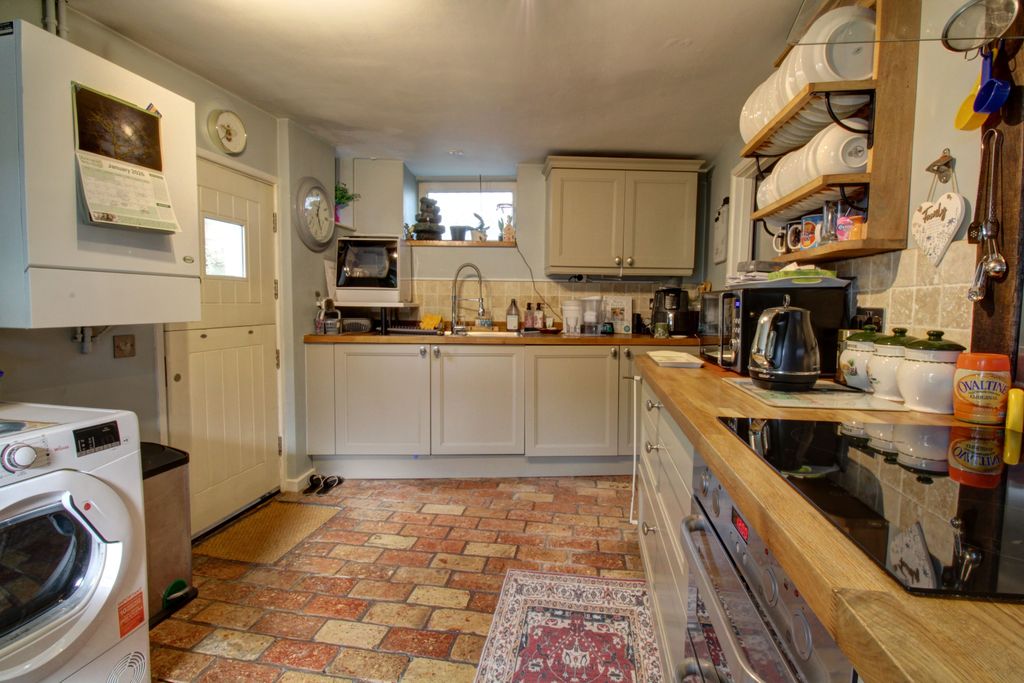 Property photo 3 of 14 Kitchen