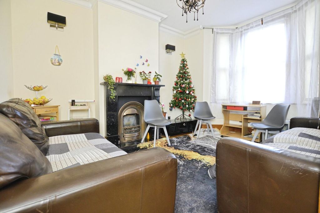 Property photo 2 of 20 Living Room