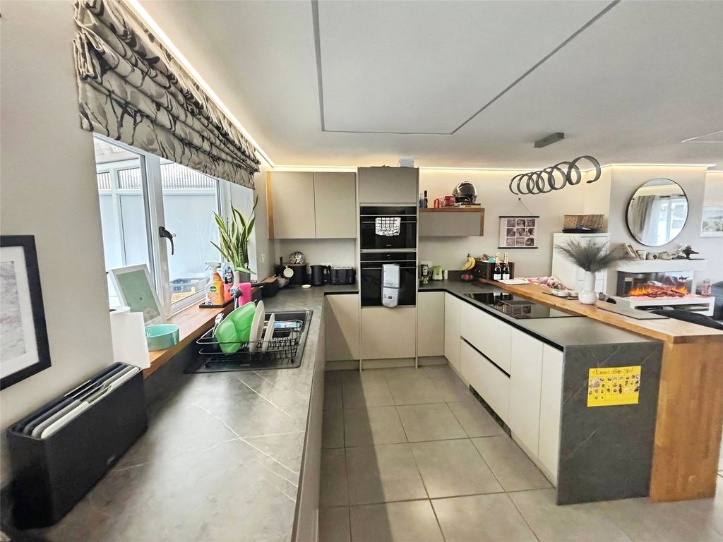 Property photo 2 of 12 Picture No. 54