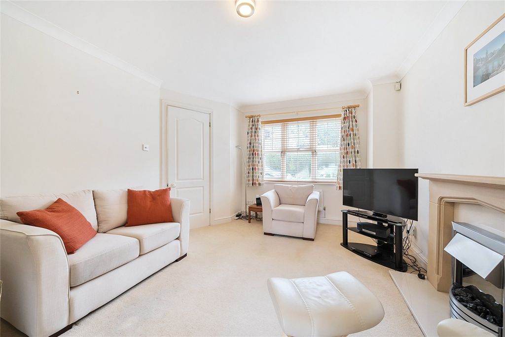 Property photo 3 of 17 Picture No. 02