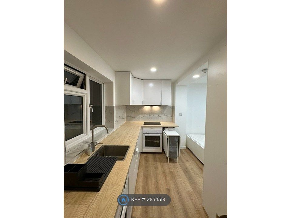 Property photo 1 of 2