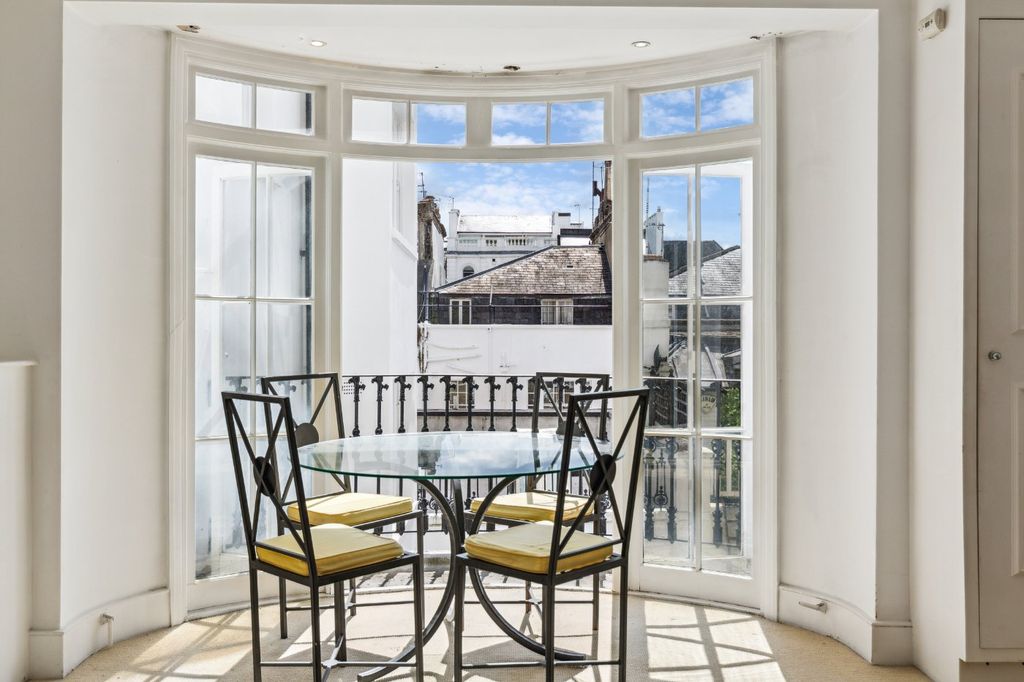 Property photo 3 of 26 Dining Area