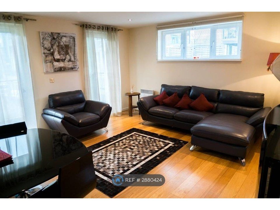 Property photo 3 of 15 Living Room2