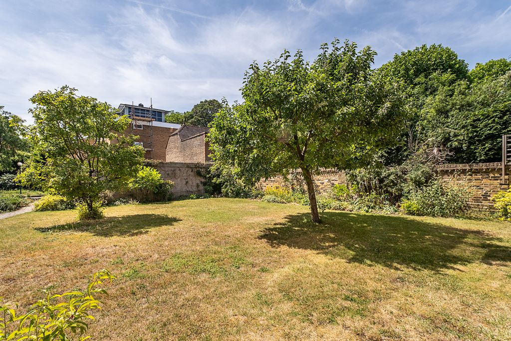 Property photo 3 of 12