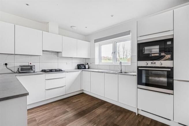 Property photo 2 of 14 48841_34283843_Img_01_0000_Max_656x437.Jpg