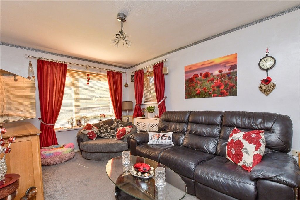 Property photo 1 of 11 Lounge