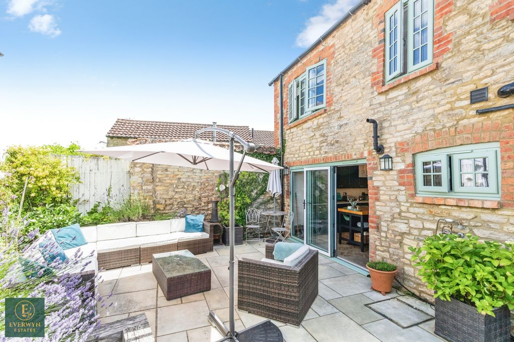 Property photo 2 of 19