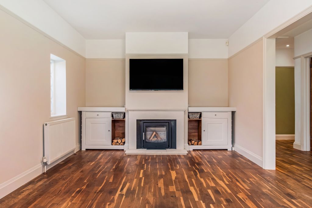 Property photo 3 of 27