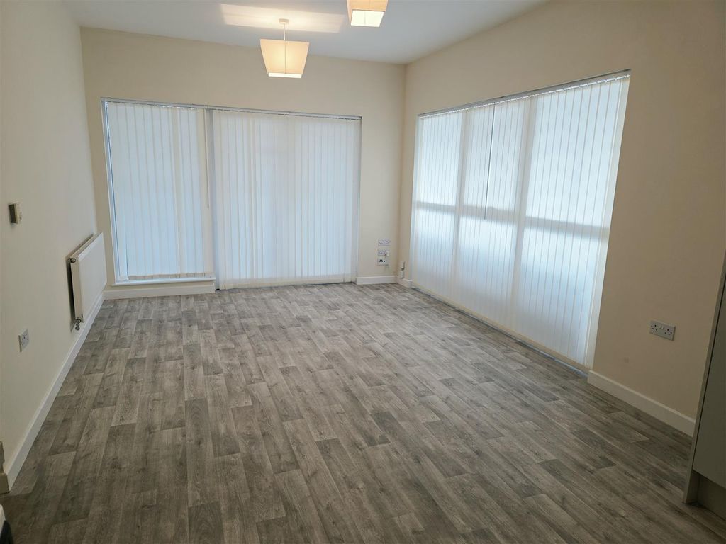 Property photo 2 of 7 Lounge.Jpg