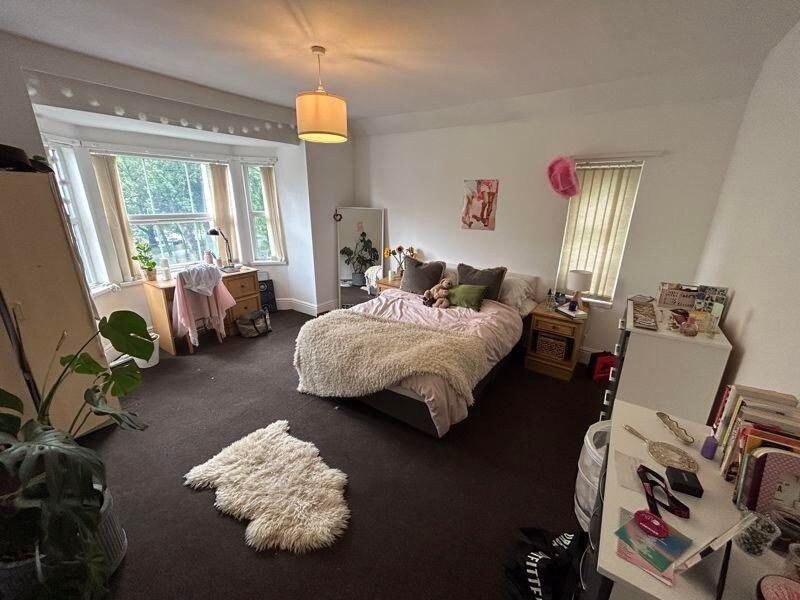 Property photo 1 of 8 Bright, Comfortably Furnished Bedroom With A Doubl...